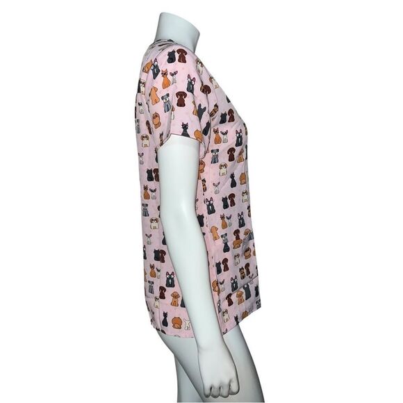 Zoe and Chloe Womens Floofster V-Neck Scrub Top Dogs Pink Small NWT - Picture 5 of 9